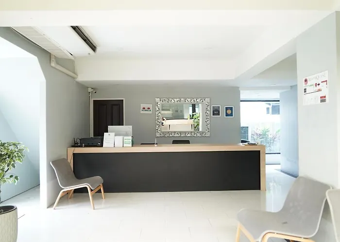 Roomquest Don Mueang Airport Отель