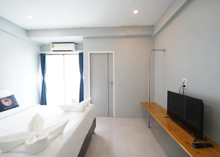 Roomquest Don Mueang Airport Отель