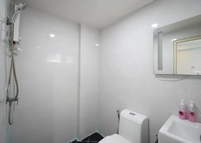 Roomquest Don Mueang Airport Отель Бангкок