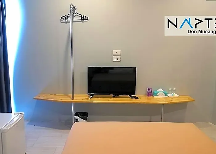 Отель Roomquest Don Mueang Airport 3*