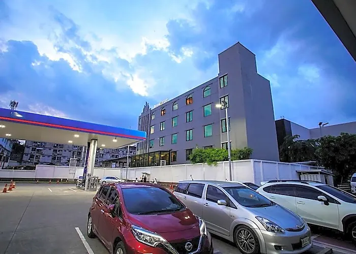 Roomquest Don Mueang Airport 3*