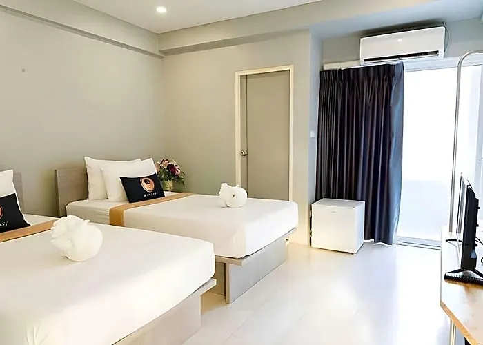 Отель Roomquest Don Mueang Airport 3*