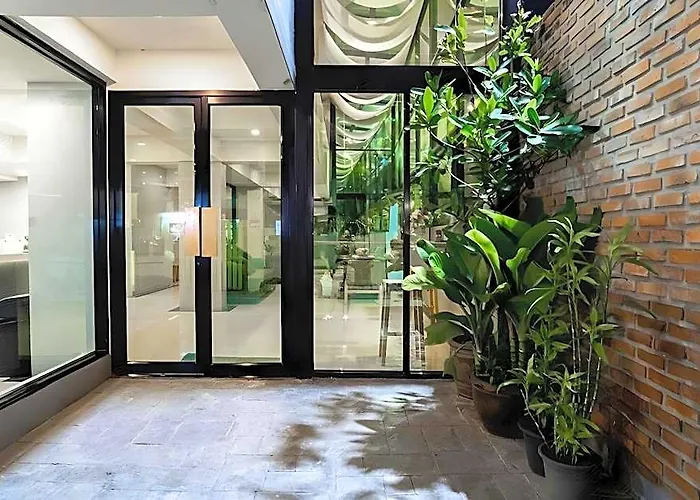 Roomquest Don Mueang Airport Hotel