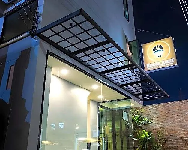Отель Roomquest Don Mueang Airport 3*