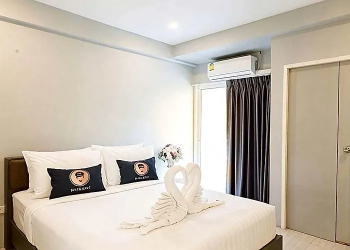 Roomquest Don Mueang Airport Отель