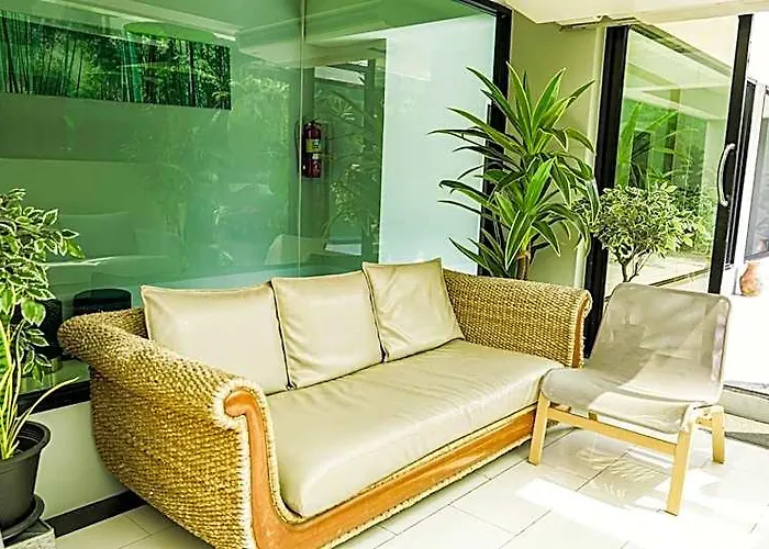 Roomquest Don Mueang Airport Отель