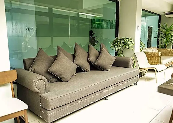 Отель Roomquest Don Mueang Airport