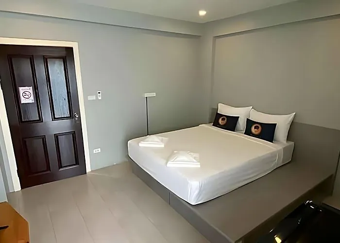 Roomquest Don Mueang Airport 3*