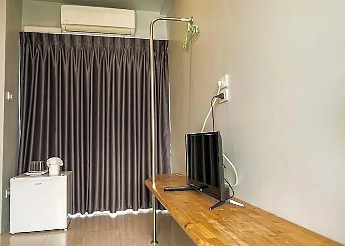 Roomquest Don Mueang Airport Отель Бангкок